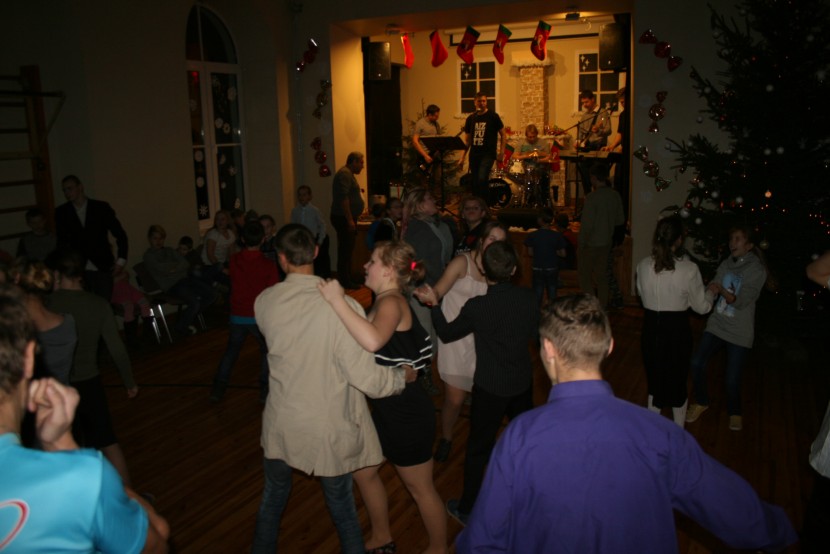 Ziemassvētku balle skolēniem ar grupu “5 kW” 2017.12.19.